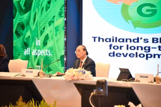 Chủ tịch nước Nguyễn Xuân Phúc tại phiên họp hẹp Hội nghị các nhà lãnh đạo kinh tế APEC lần thứ 29 (phiên thứ nhất). (Ảnh: Ban tổ chức APEC cung cấp)