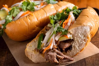Bộ Y tế đề nghị truy xuất nguồn thực phẩm nghi gây ngộ độc khiến 37 người nhập viện do ăn bánh mì. (Ảnh minh họa: Internet)