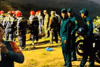 Hiện trường nơi phát hiện thi thể một du khách người nước ngoài nghi bị tai nạn giao thông. (Ảnh: Công an cung cấp)