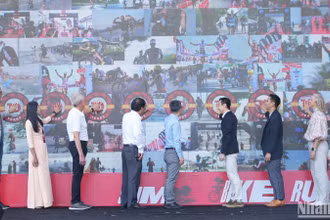 Ban tổ chức ấn nút khai mạc sự kiện thể thao đỉnh cao Ironman 70.3 Đà Nẵng 2025. (Ảnh: ANH ĐÀO)