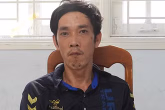 Đối tượng Phan Văn Thương tại cơ quan công an. (Ảnh: Công an cung cấp)