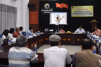 Quang cảnh buổi toạ đàm sáng 23/9. (Ảnh: ANH ĐÀO)