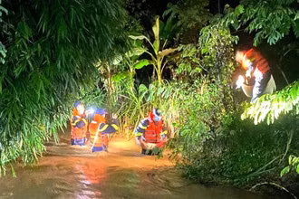 Lực lượng cảnh sát cứu nạn cứu hộ, Công an tỉnh Đắk Lắk nỗ lực tìm kiếm thi thể cháu H.H.N trong đêm.
