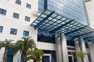 Toà nhà Trung tâm đào tạo, Trường đại học Kinh tế quốc dân. Ảnh: THÙY LINH