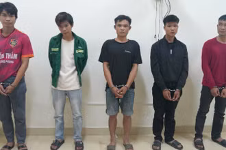 Các đối tượng bị bắt giữ. (Ảnh: Công an tỉnh Nghệ An)
