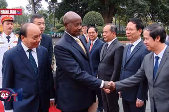 Chủ tịch nước chủ trì lễ đón và hội đàm với Tổng thống Uganda