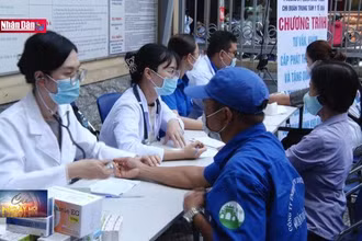Khám, phát thuốc miễn phí cho thanh niên công nhân