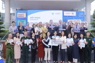 Các đại biểu tham dự chương trình. 