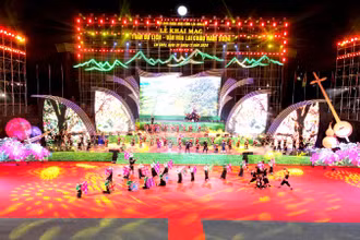 Màn nghệ thuật tại đêm khai mạc Tuần Du lịch-Văn hóa Lai Châu 2024.