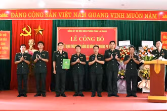 Công bố quyết định thành lập Đảng bộ Đồn Biên phòng Pa Vệ Sử.