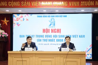 Các đồng chí chủ trì Hội nghị.