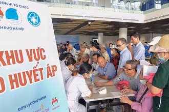 Đông đảo người dân Thủ đô đến với Hành trình từ sáng sớm.