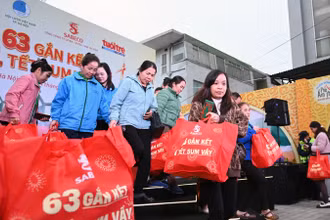 Đông đảo công nhân, người lao động hoàn cảnh khó khăn có mặt tại chương trình.