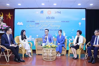 Gia đình hot Tiktoker MC Đức Bảo – Phương Thảo tham gia Diễn đàn.