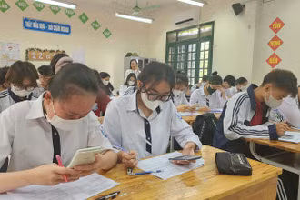 Giờ học của học sinh Trường trung học phổ thông Lý Thường Kiệt (Long Biên, Hà Nội)