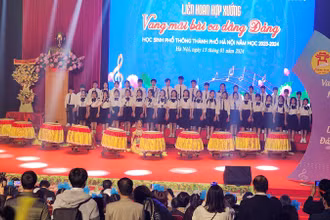 Liên hoan hợp xướng thu hút đông đảo học sinh phổ thông tham gia.