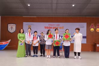 Học sinh tham dự Ngày hội Toán học mở.