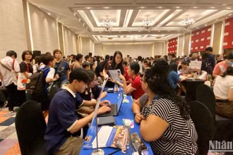 Triển lãm thu hút sự tham gia của hơn 800 học sinh. 