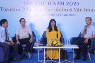 Các nhà văn Đà Nẵng tại tọa đàm “Nhà văn, Tác phẩm và Văn hóa đọc”.