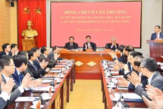 Quang cảnh buổi làm việc tại Trụ sở Hội đồng Lý luận Trung ương sáng 13/2. 