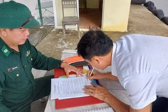 Bộ đội Biên phòng Nghệ An tổ chức cho ngư dân ký cam kết không vi phạm các quy định IUU.