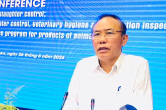 Thứ trưởng Bộ Nông nghiệp và Phát triển nông thôn Phùng Đức Tiến phát biểu kết luận. 