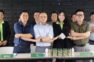 Các đơn vị ký kết tham gia dự án hạt điều xanh.