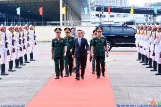 Chủ tịch nước Võ Văn Thưởng và lãnh đạo Bộ Quốc phòng đến dự buổi lễ. (Ảnh: QĐND)