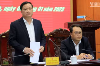 Chủ tịch UBND tỉnh Thái Bình Nguyễn Khắc Thận thông tin những thành tựu nổi bật của địa phương trong năm 2022. (Ảnh: Mai Tú)
