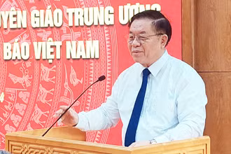 Đồng chí Nguyễn Trọng Nghĩa phát biểu tại buổi làm việc.