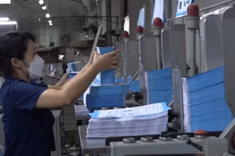 Nhà xuất bản Giáo dục Việt Nam triển khai in sách giáo khoa phục vụ năm học mới.