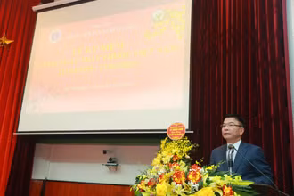 Phó Thủ tướng Lê Thành Long phát biểu tại Lễ kỷ niệm ngày Thầy thuốc Việt Nam tại Bệnh viện Hữu nghị Việt Đức.