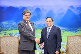 Thủ tướng Phạm Minh Chính tiếp Hạ Nghị sĩ Quốc hội, Trưởng Ban Nghiên cứu chính sách của Đảng Dân chủ Tự do Nhật Bản.