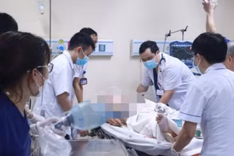 Bệnh nhân cấp cứu tại Bệnh viện E ngày 5/4.