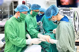 Sản phụ được phẫu thuật cấp cứu.