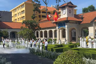 Chương trình tưởng nhớ nhà văn Lê Văn Nghĩa được tổ chức tại Trường THPT chuyên Lê Hồng Phong.