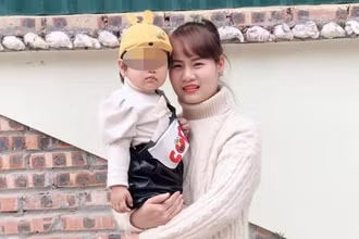 Chị Nguyễn Thị Hường sau nhiều năm đã "săn" được 2 con thành công dù suy giảm dự trữ buồng trứng, trải qua nhiều lần làm thụ tinh trong ống nghiệm thất bại.