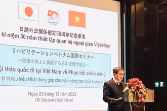 Giáo sư, Tiến sĩ Trần Văn Thuấn, Thứ trưởng Y tế phát biểu tại hội thảo.