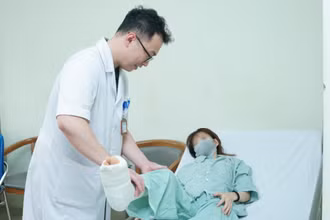 Nữ bệnh nhân đang dần hồi phục sức khỏe. 