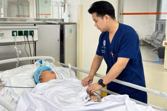 Bệnh nhân nằm điều trị tại Bệnh viện Trung ương Quân đội 108.