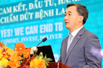 Giáo sư, Tiến sĩ Trần Văn Thuấn, Thứ trưởng Y tế phát biểu tại chương trình. (Ảnh: T.H)