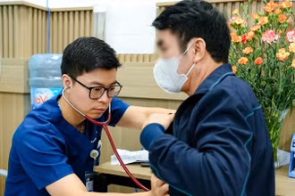 Bệnh nhân đột quỵ tái khám tại Trung tâm Đột quỵ, Bệnh viện Bạch Mai