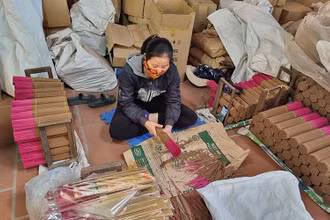 Người dân làng hương Quảng Phú Cầu (Hà Nội) khẩn trương sản xuất phục vụ Tết Nguyên đán.