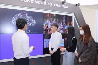 Giới thiệu các ứng dụng, giải pháp chuyển đổi số cho doanh nghiệp tại Diễn đàn Thương mại điện tử và kinh tế số ngành công thương 2023.