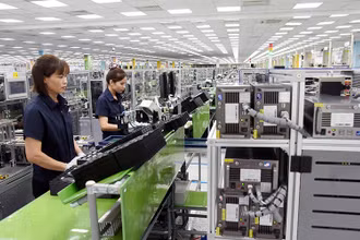 Sản xuất, lắp ráp linh kiện điện tử ở Công ty TNHH Samsung Electronics Việt Nam (SEV) tại Khu công nghiệp Yên Phong, Bắc Ninh.