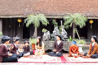 Người dân ở huyện Yên Mô tích cực tham gia bảo tồn nghệ thuật hát Xẩm. (Ảnh Yến Trinh)