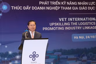 Thứ trưởng Lao động-Thương binh và Xã hội Lê Tấn Dũng phát biểu tại Diễn đàn.