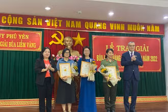 Chiều ngày 13/1, Ban Thường vụ Tỉnh ủy Phú Yên tổ chức lễ trao Giải báo chí về xây dựng Đảng tỉnh Phú Yên năm 2022 ( Giải Búa liềm vàng). 