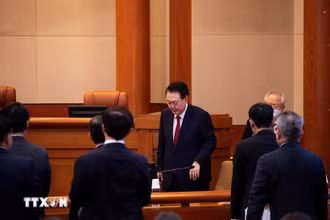 Tổng thống Hàn Quốc Yoon Suk Yeol trình diện tại phiên luận tội ông ở Tòa Hiến pháp tại Seoul, ngày 21/1/2025. (Ảnh: THX/TTXVN)