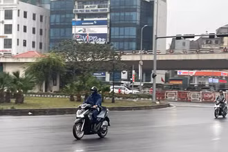 Khu vực Hà Nội có mưa phùn, trời rét. Ảnh: ĐT